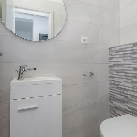 Awesome In With Kitchen Apartment Vrbnik (Primorje-Gorski Kotar)