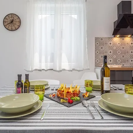Awesome In With Kitchen Vrbnik (Primorje-Gorski Kotar)